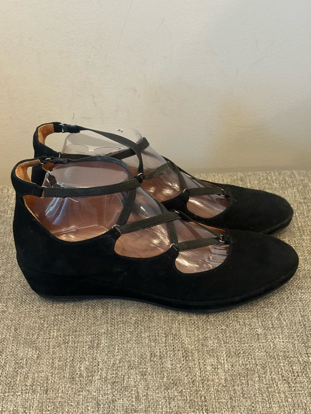 L'Amour Des Pieds Women's Benham low wedge shoes in black suede 9
